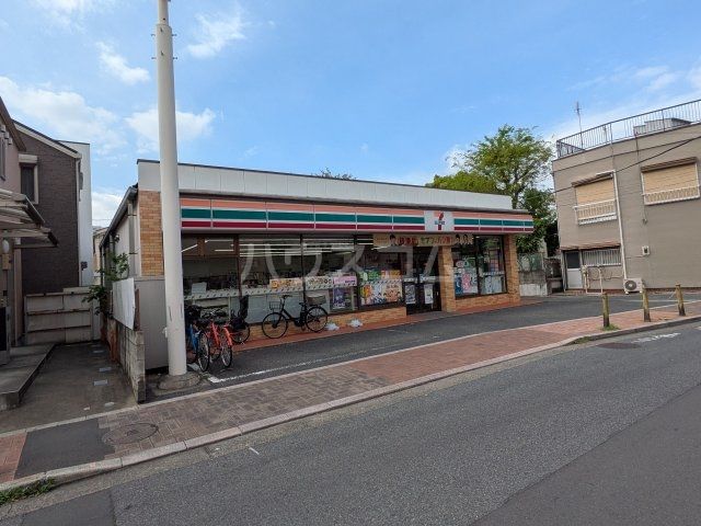 コンビニ　セブン-イレブン 足立亀田小前店（コンビニ）まで1305m