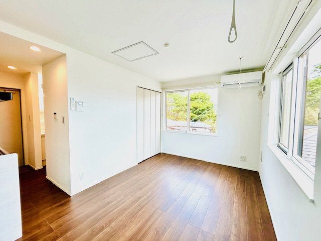 その他部屋・スペース　室内物干しがあるので雨の日のお洗濯に困りません。
