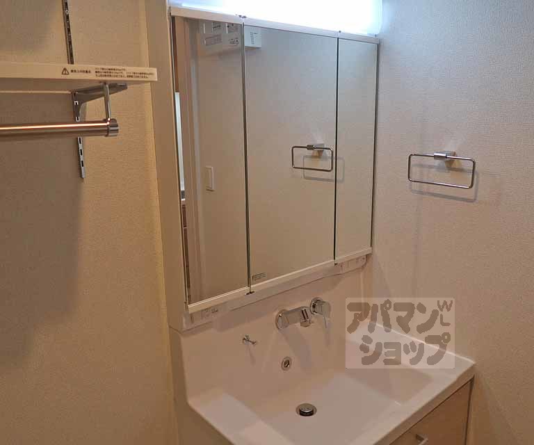 洗面設備　２０２号室の室内写真です
