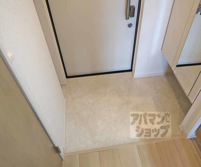 玄関　２０２号室の室内写真です