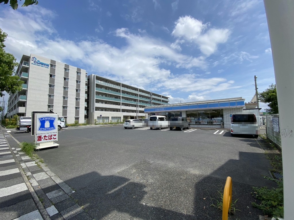 コンビニ　ローソン 大津市萱野浦店（コンビニ）まで450m