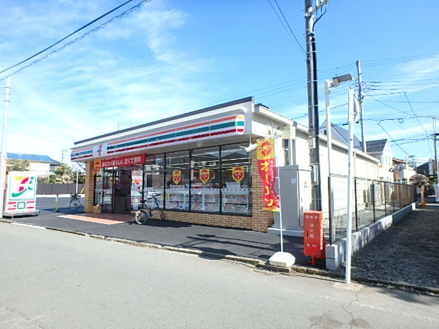 コンビニ　セブンイレブン藤沢本鵠沼２丁目店（コンビニ）まで40m