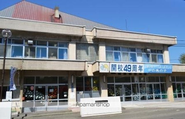 小学校　中の島小学校（小学校）まで825m