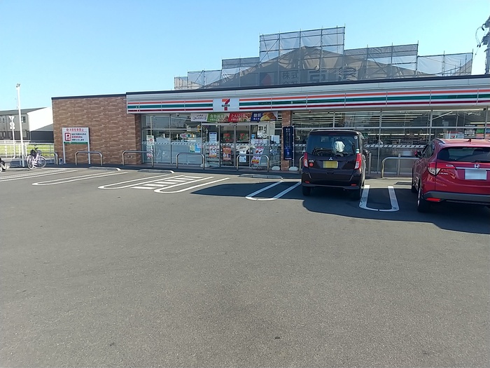 コンビニ　セブンイレブン岡山西市駅前店（コンビニ）まで218m