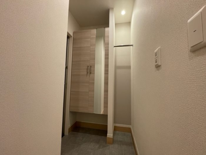 玄関　※別号室の写真です。