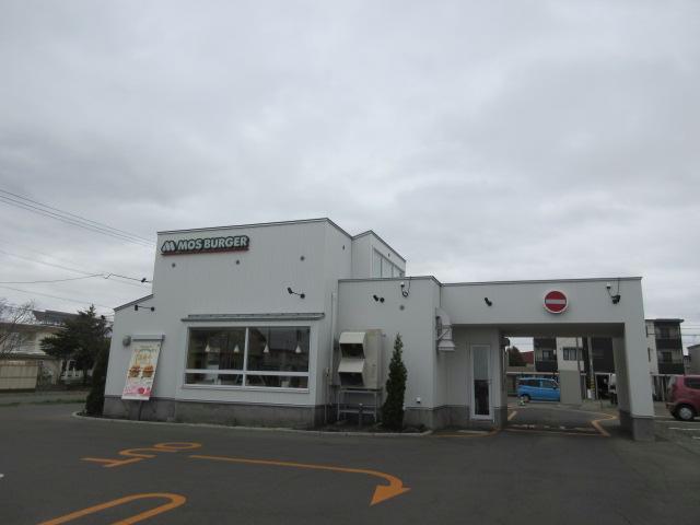 飲食店　モスバーガー帯広大通り店（飲食店）まで689m
