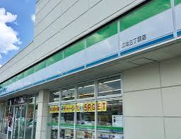 コンビニ　ファミリーマート江北三丁目店（コンビニ）まで399m