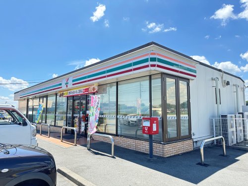 コンビニ　セブンイレブン 津市高茶屋小森町店（コンビニ）まで801m