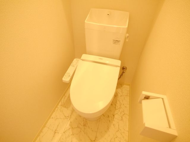 トイレ　★人気設備の温水洗浄便座付きです★