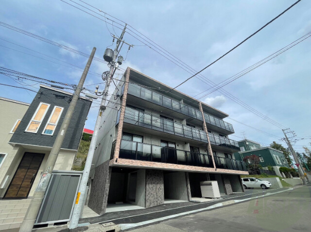 建物外観　札幌市南区澄川４条「ａｍａｄｅｕｓ澄川」