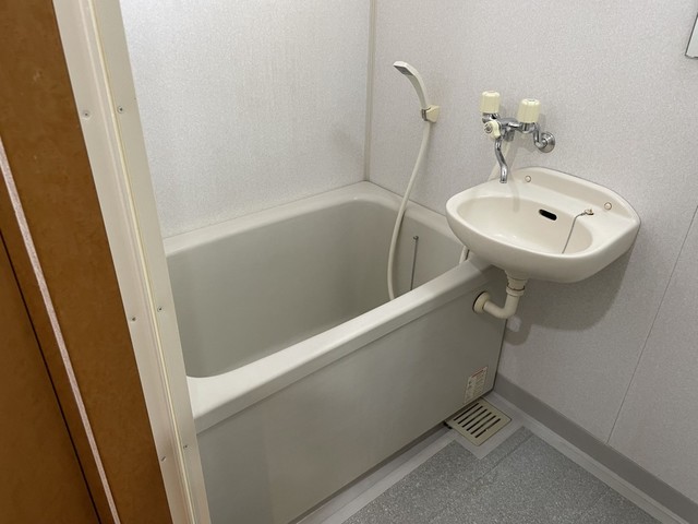 バス・シャワールーム　別の部屋の写真です