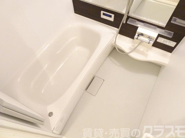 バス・シャワールーム　浴室乾燥機＆追焚機能付き広々バスルーム♪