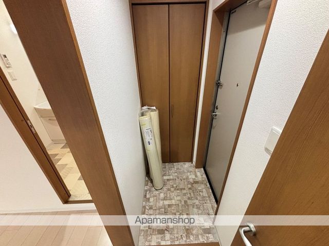 ＪＲ片町線 忍ケ丘駅 徒歩4分 3階建 築9年の玄関写真