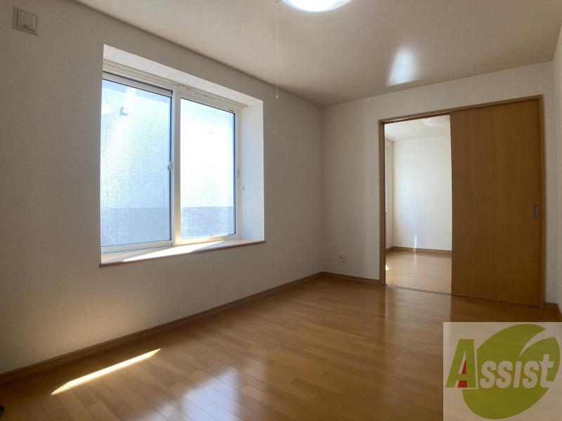 居室・リビング　広くてキレイなお部屋が広がっていて、充実した生活が送れそう。