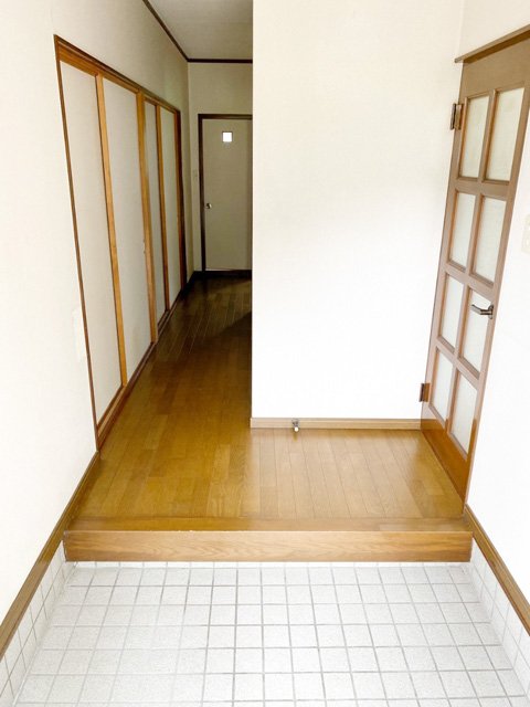 御嵩町南山台貸家の玄関写真