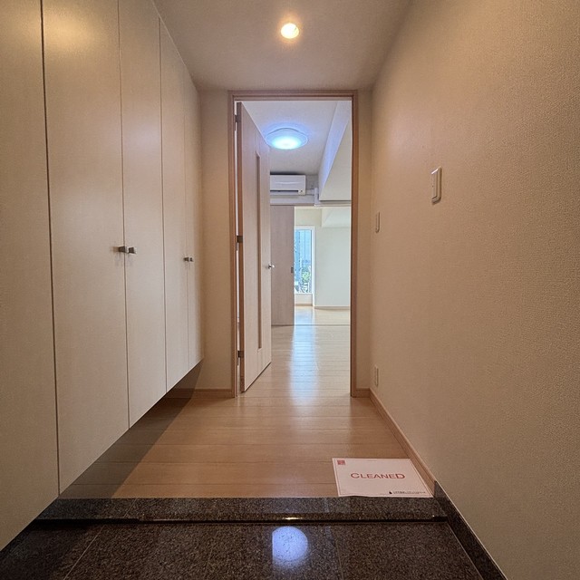 玄関　※写真は同タイプ住戸です。