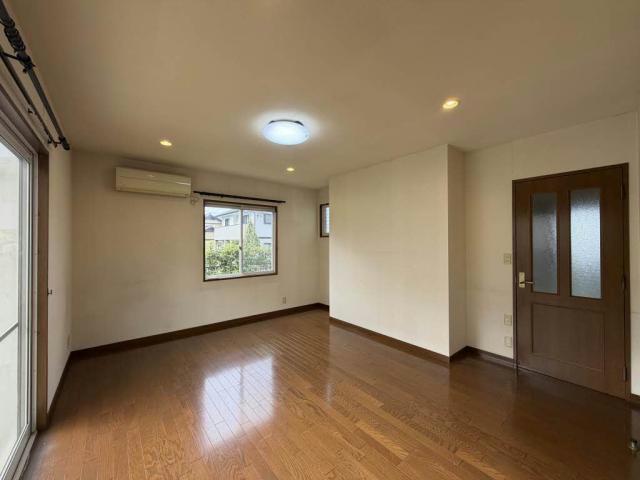 判田台戸建貸家の居間写真