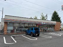コンビニ　セブンイレブン札幌自衛隊駅前店（コンビニ）まで310m