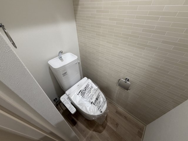 近鉄南大阪線 今川駅 徒歩9分 3階建 新築のトイレ写真
