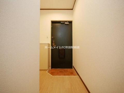 阪急千里線 豊津駅 徒歩9分 3階建 築38年の玄関写真