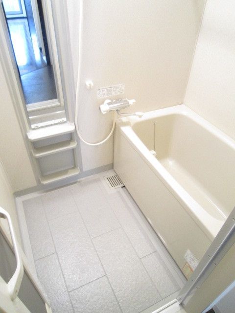 東京メトロ半蔵門線 半蔵門駅 徒歩1分 9階建 築21年の風呂写真