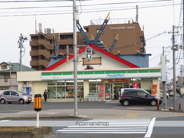 コンビニ　ファミリーマート（コンビニ）まで254m