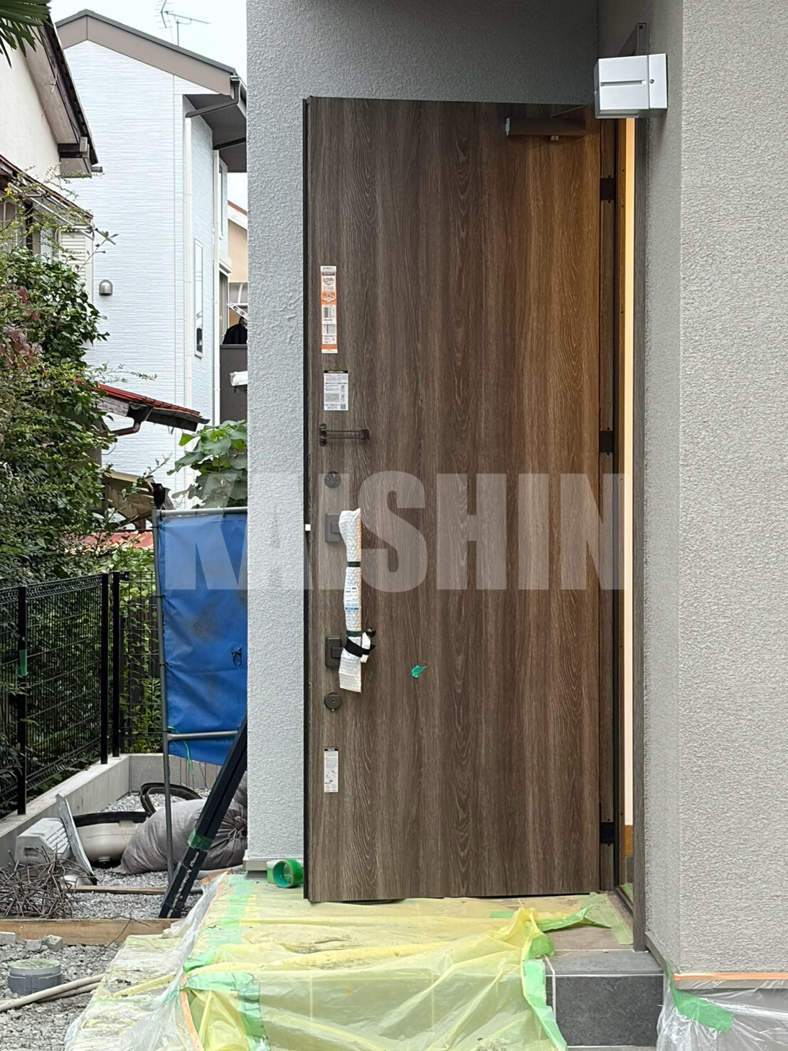 世田谷区成城917戸建賃貸の玄関写真