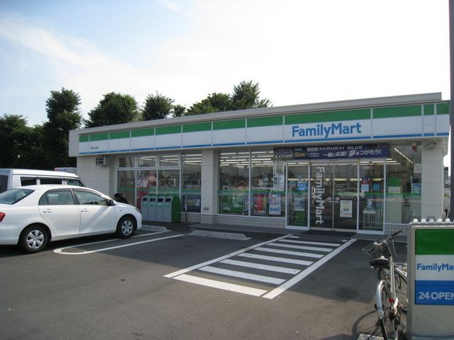 コンビニ　ファミリーマート（コンビニ）まで756m