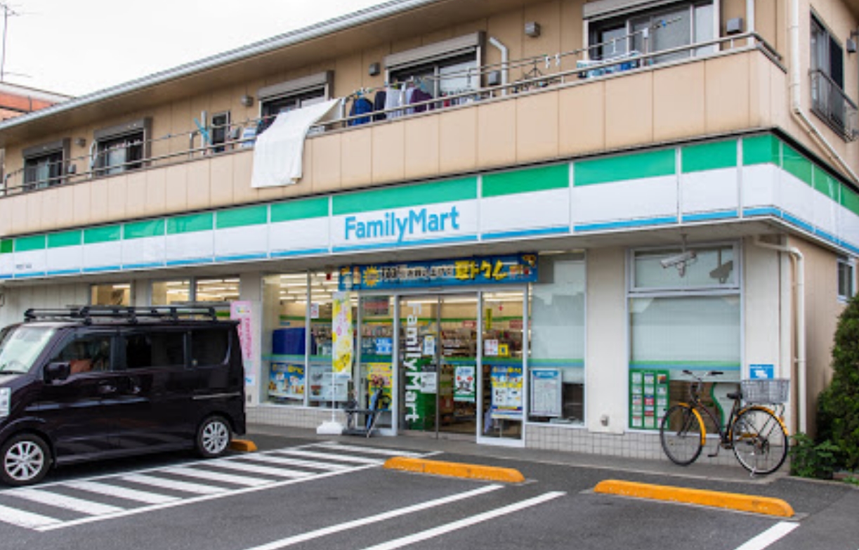 コンビニ　ファミリーマート早宮四丁目店（コンビニ）まで145m