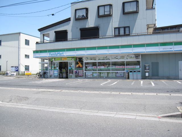コンビニ　ファミリーマートなかむらや小泉店（コンビニ）まで803m