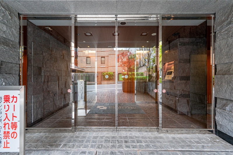 東京メトロ日比谷線 広尾駅 徒歩9分 8階建 築8年の外観写真