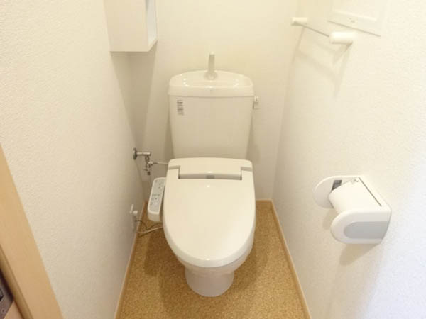 トイレ　温水シャワー付きトイレです