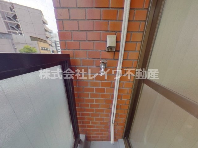 バルコニー　暖かな日差しのふりそそぐバルコニー