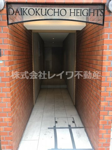 エントランス　落ち着いたエントランスです