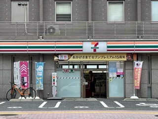 コンビニ　セブンイレブン奈良芝辻町店（コンビニ）まで473m