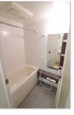 バス・シャワールーム　＊同物件、別部屋になります。
