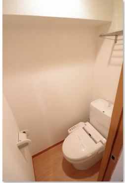 トイレ　＊同物件、別部屋になります。