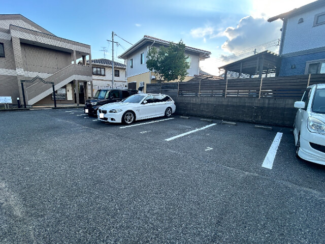 【倉敷市田ノ上のマンションの駐車場】