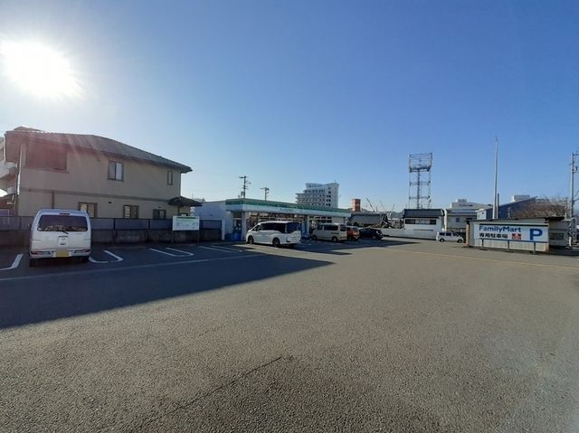 コンビニ　ファミリーマート 高知仁井田店（コンビニ）まで550m