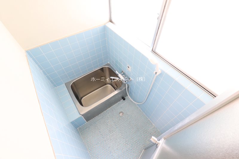 バス・シャワールーム　窓付きの浴室♪