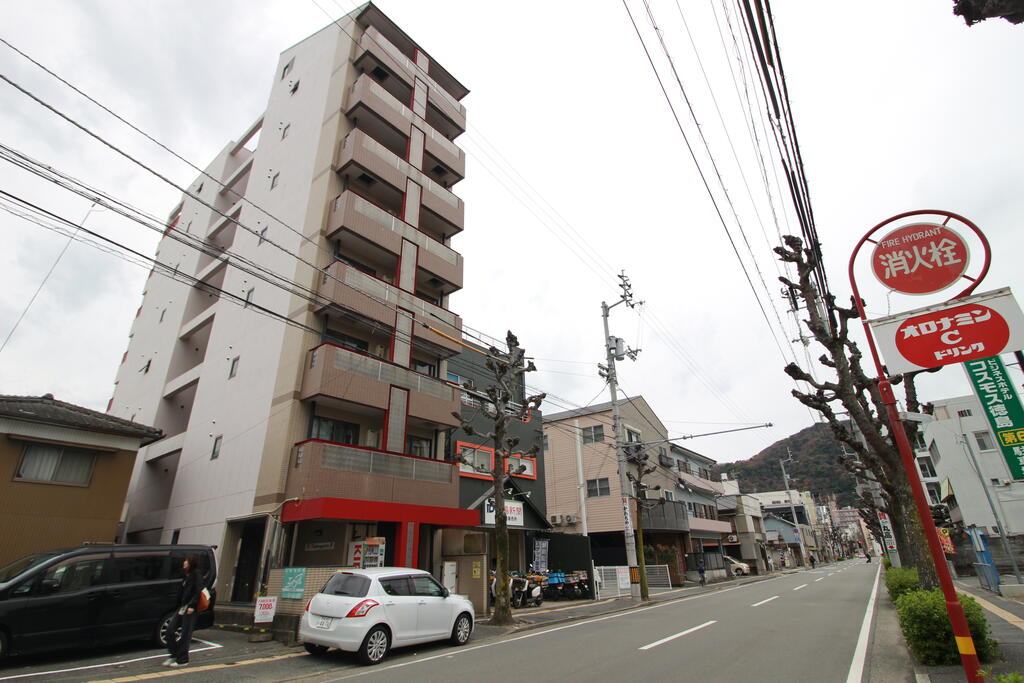 徳島市中央通のマンションの建物外観