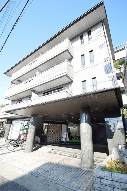 京都市左京区山端川端町のマンションの建物外観