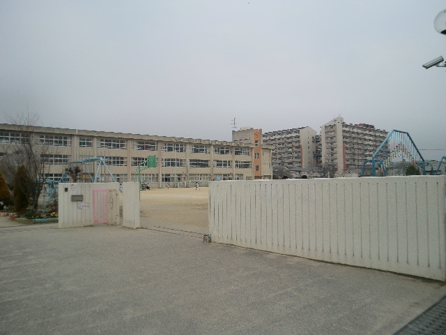 小学校　耳成西小学校（小学校）まで1065m