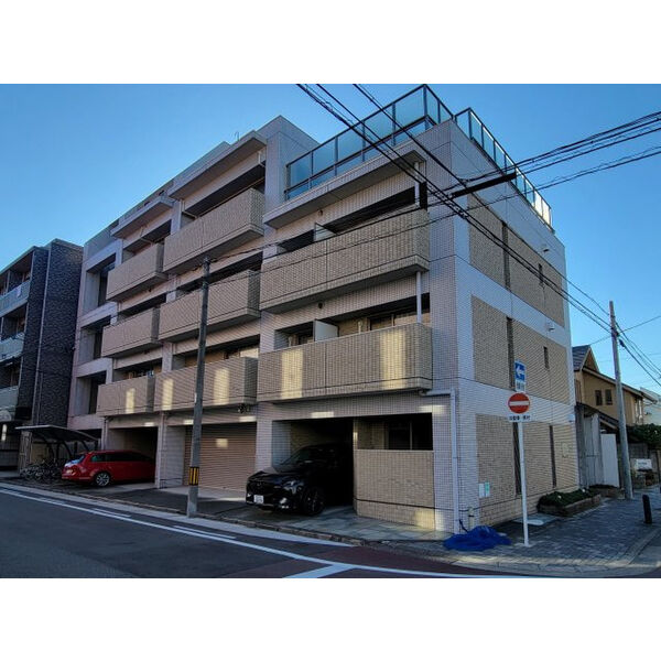 名古屋市昭和区明月町のマンションの建物外観