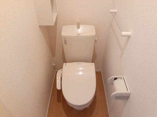 【高岡市野村のアパートのトイレ】