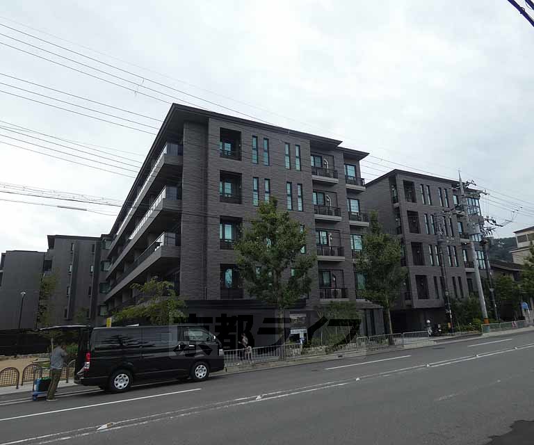 【ライオンズ嵯峨天龍寺若宮　西の邸の建物外観】