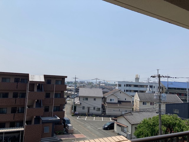 熊本市中央区帯山のマンションの建物外観