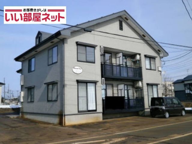 長岡市下々条町のアパートの建物外観