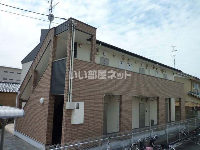 城陽市寺田のアパートの建物外観