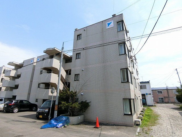 【函館市深堀町のマンションの駐車場】